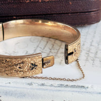 Side view of hinged closure and safety chain