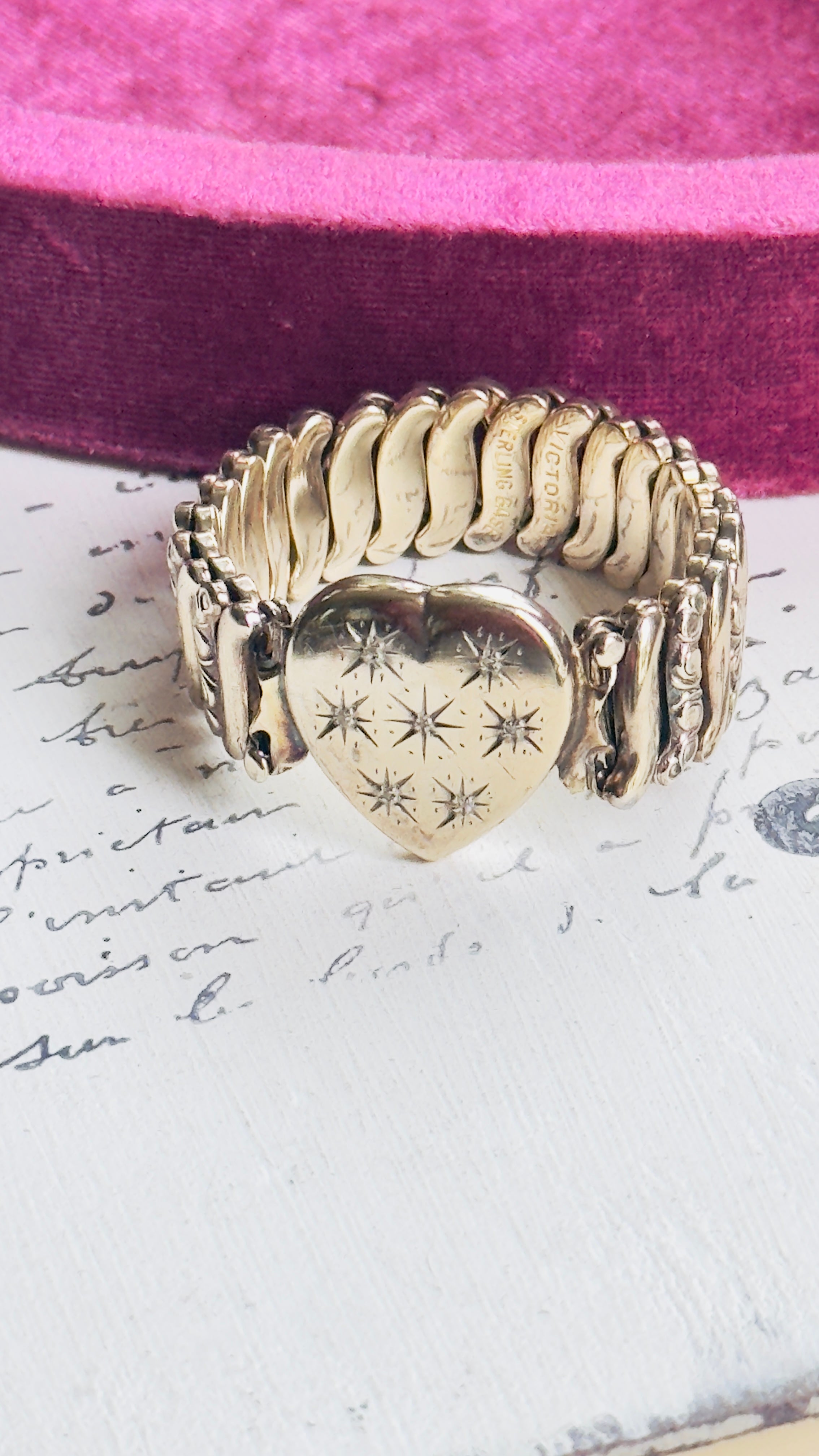 Antique Sweetheart Expansion Bracelet – Heart with Engraved Stars