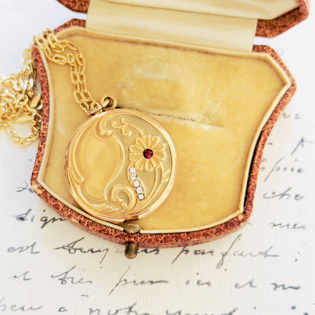 Victorian Floral Locket (Circa 1909 - 1922)