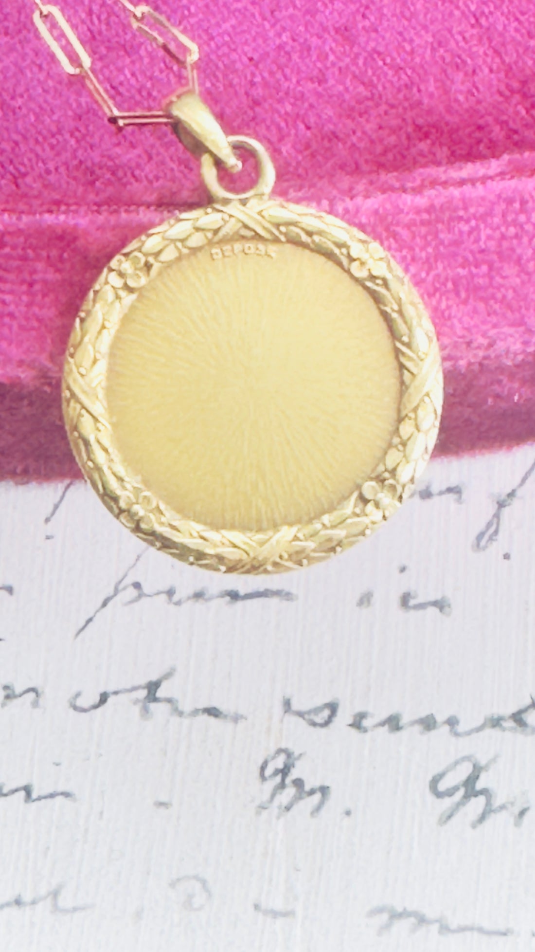 Qu hier que demain necklace