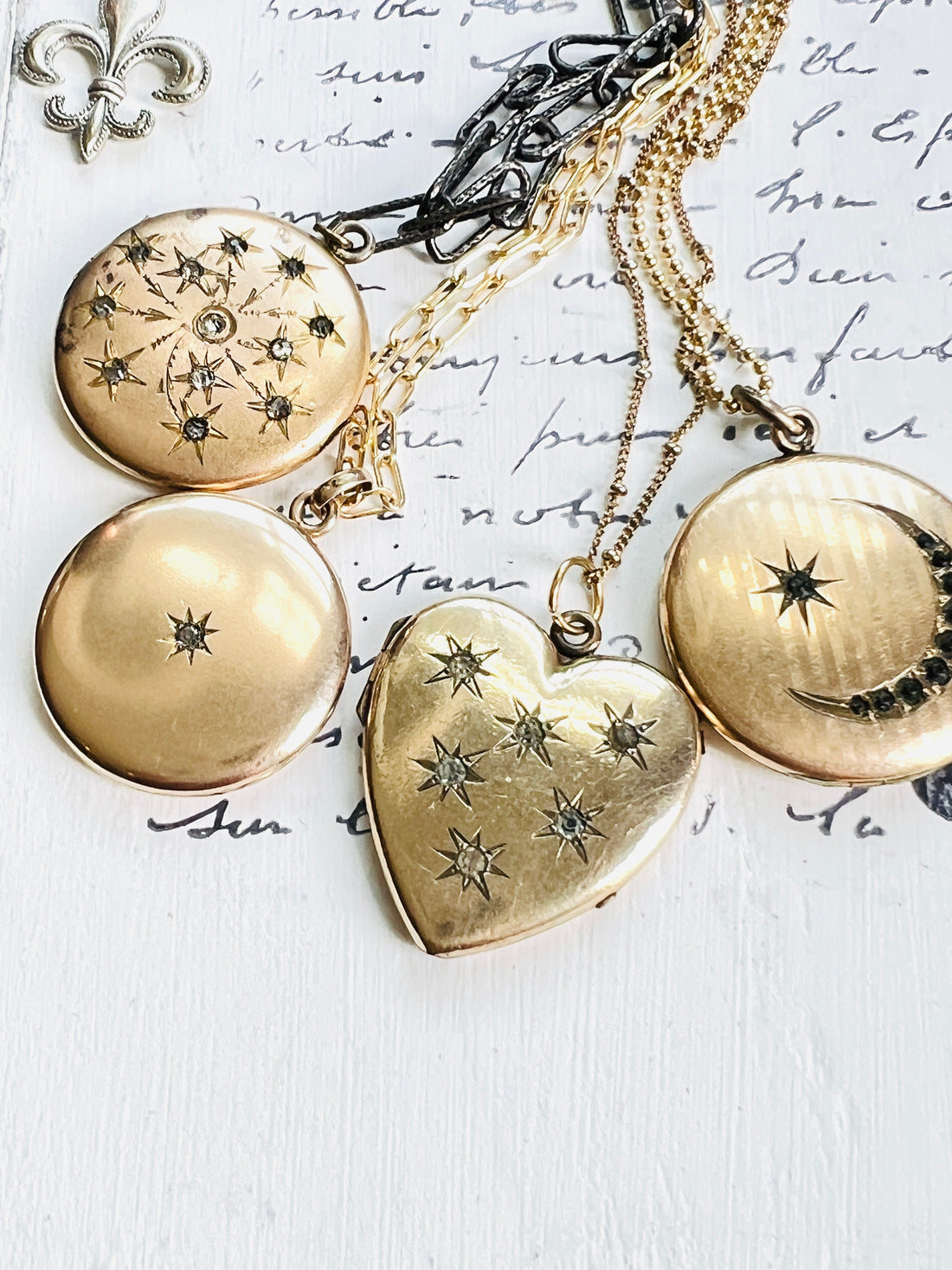 Shop our collection of Vintage Lockets