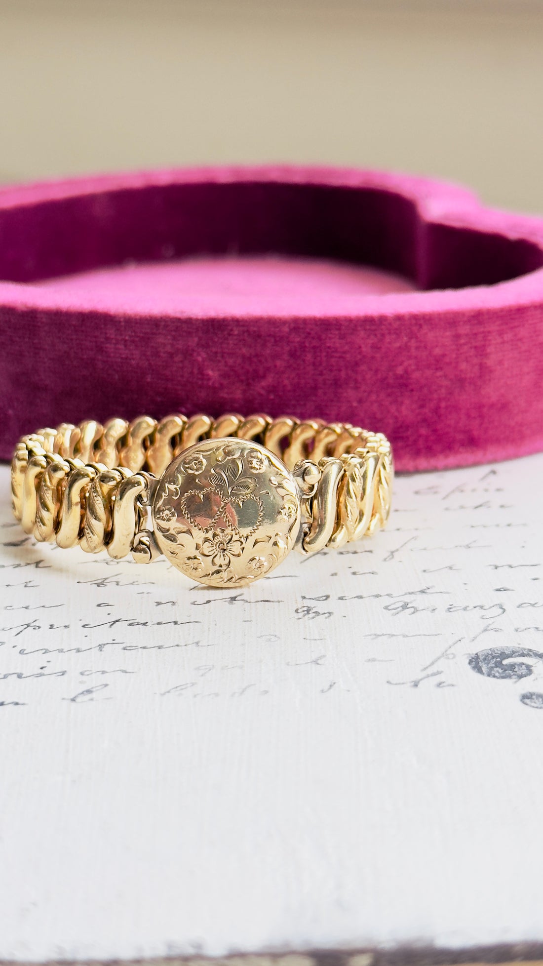 Vintage Carmen D.F.B. Co. gold-filled sweetheart bracelet with raised double-heart plaque.