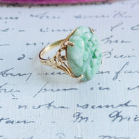 Carved green jadeite and gold filigree ring with floral details