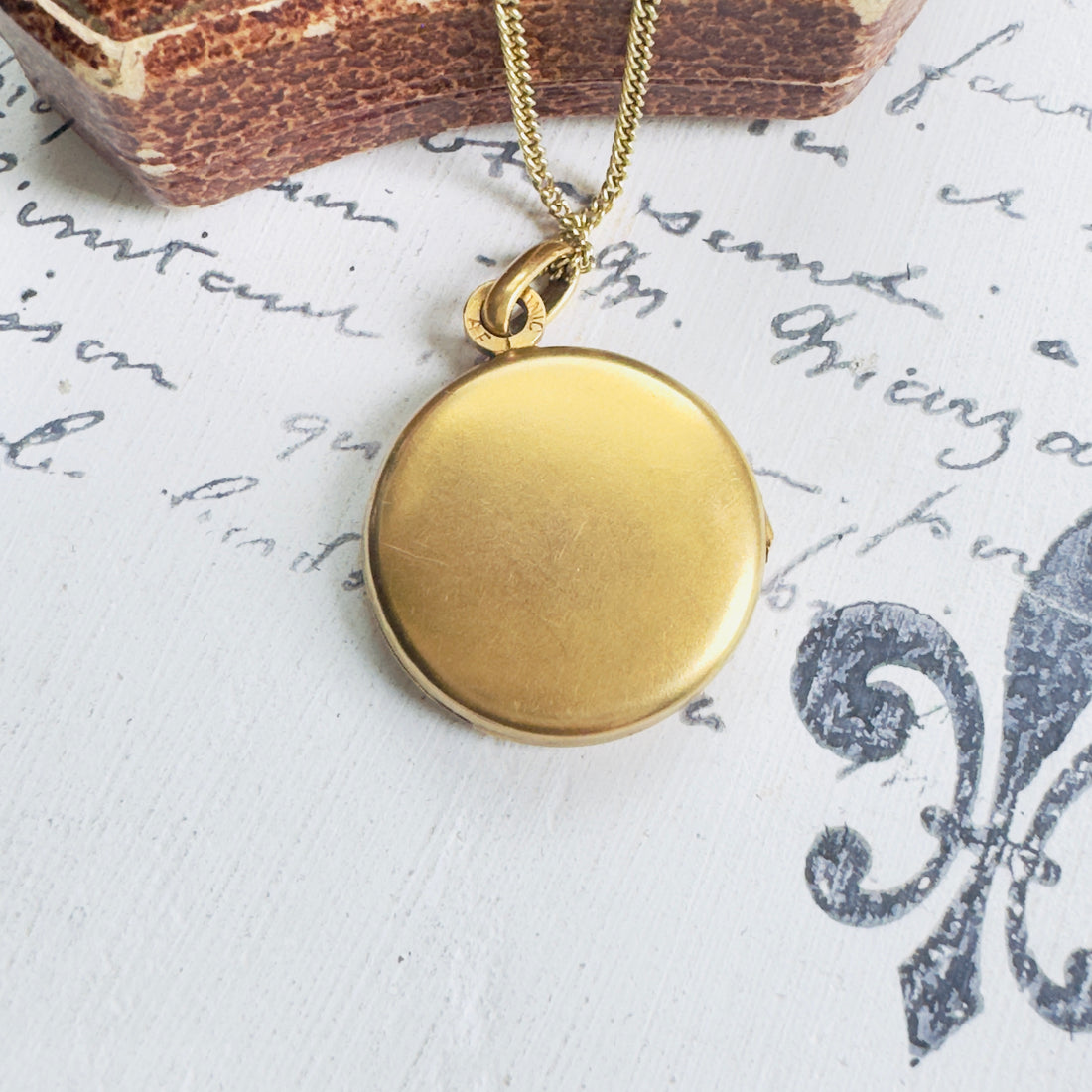 Shop our collection of Victorian Gold Lockets