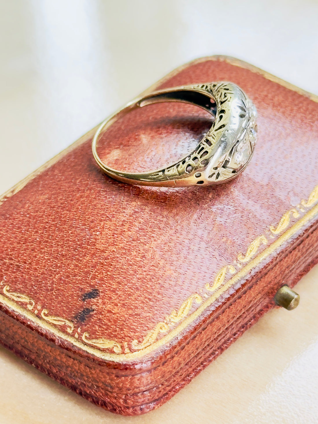 Edwardian three-stone diamond ring i