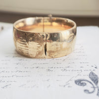 Side view of hinged bangle bracelet