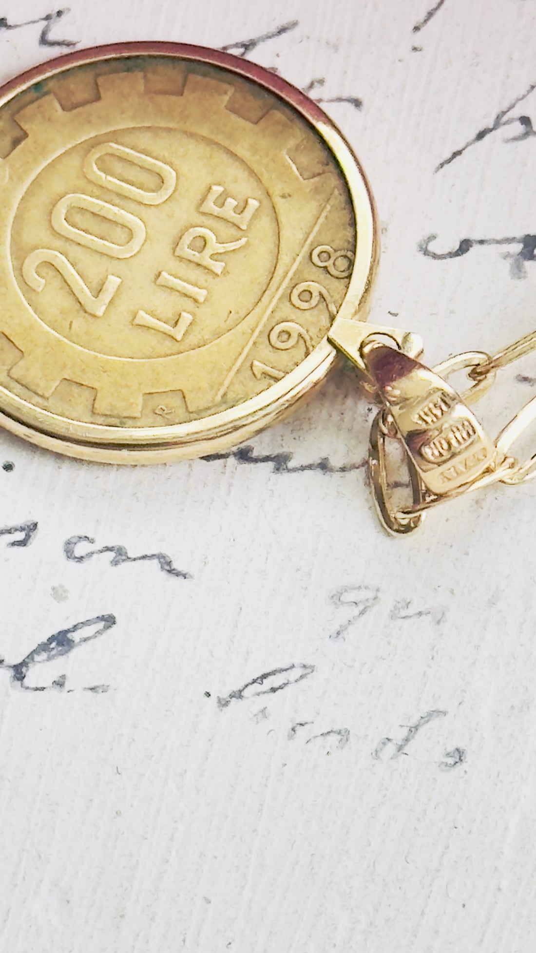 Back of 200 Lire gold coin necklace showing date and bezel detail
