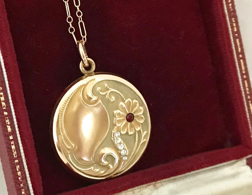 Victorian Floral Locket (Circa 1909 - 1922)