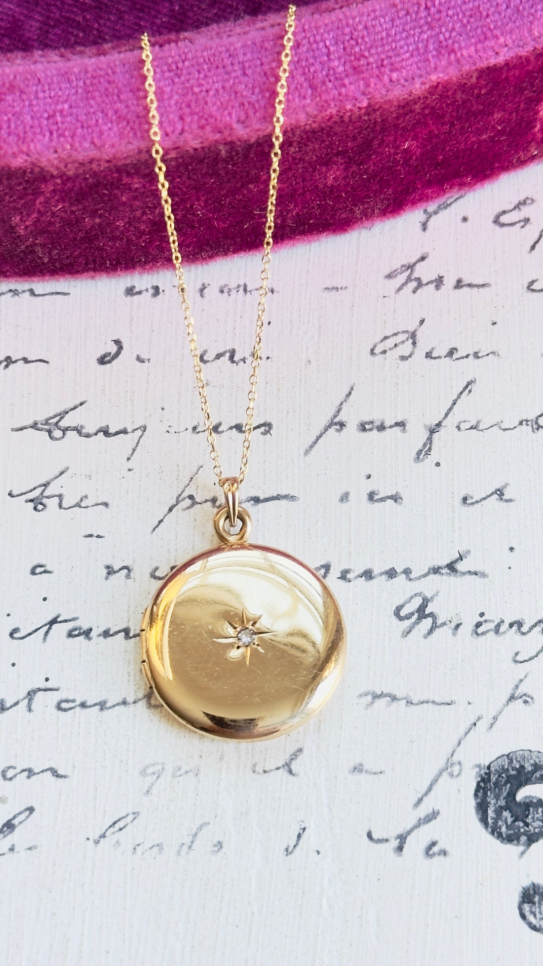 Vintage 14k gold locket necklace with starburst design