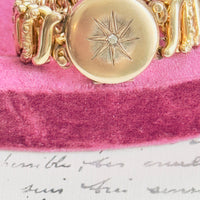 closeup image of starburst loket