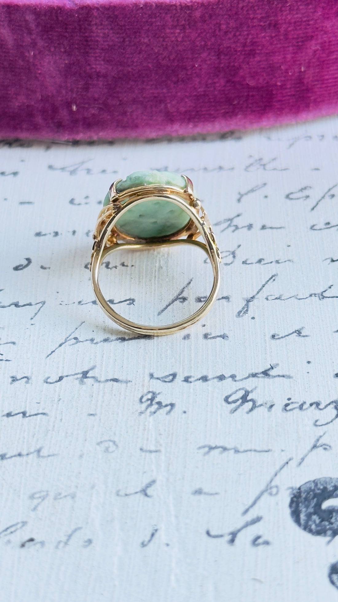 Vintage jadeite ring with ornate 14k gold setting size 6