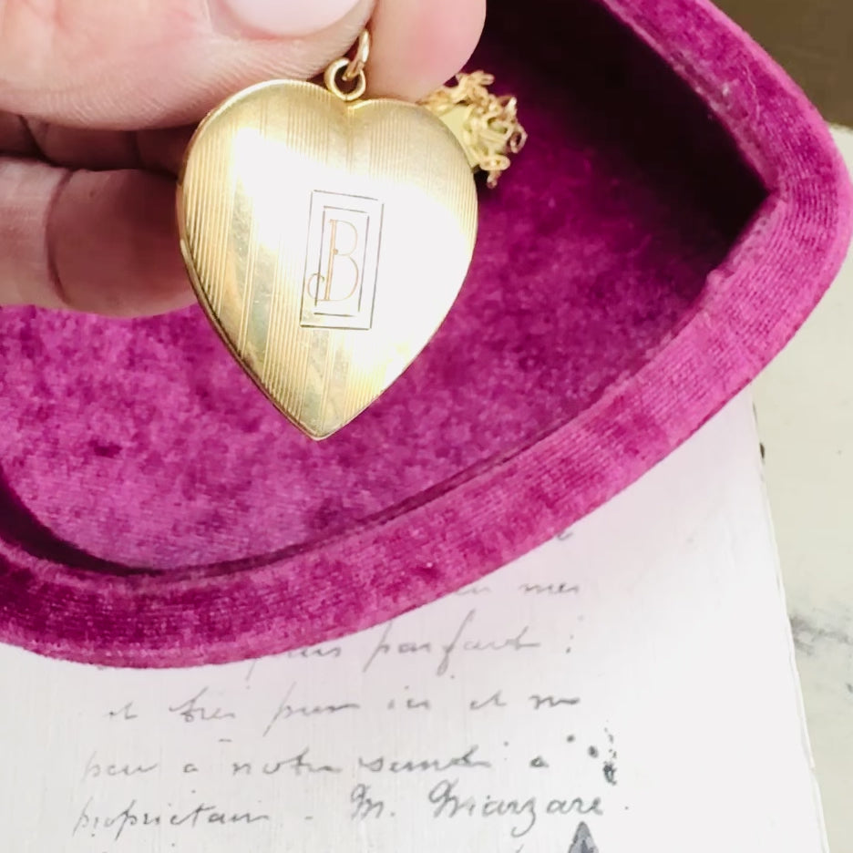 video fo Art Deco Heart Locket