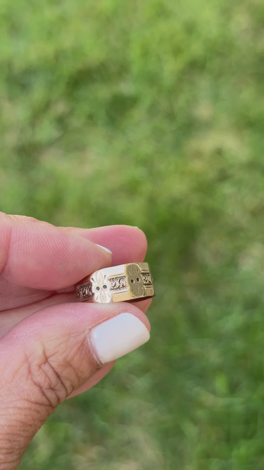 hipV antique unisex gold cigar band ring