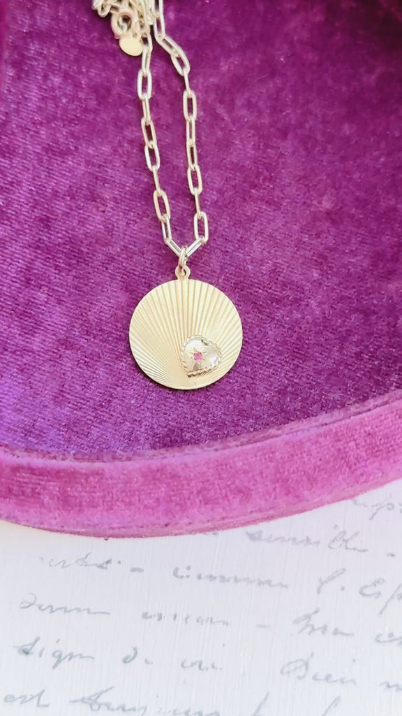 video of fluted disc neckace