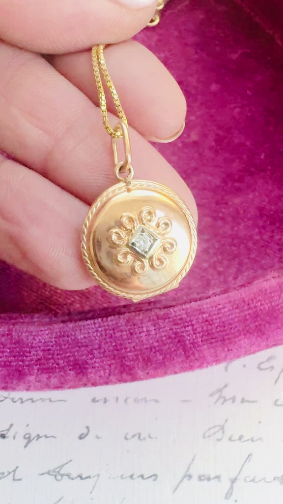 Video of Antique Gold Locket