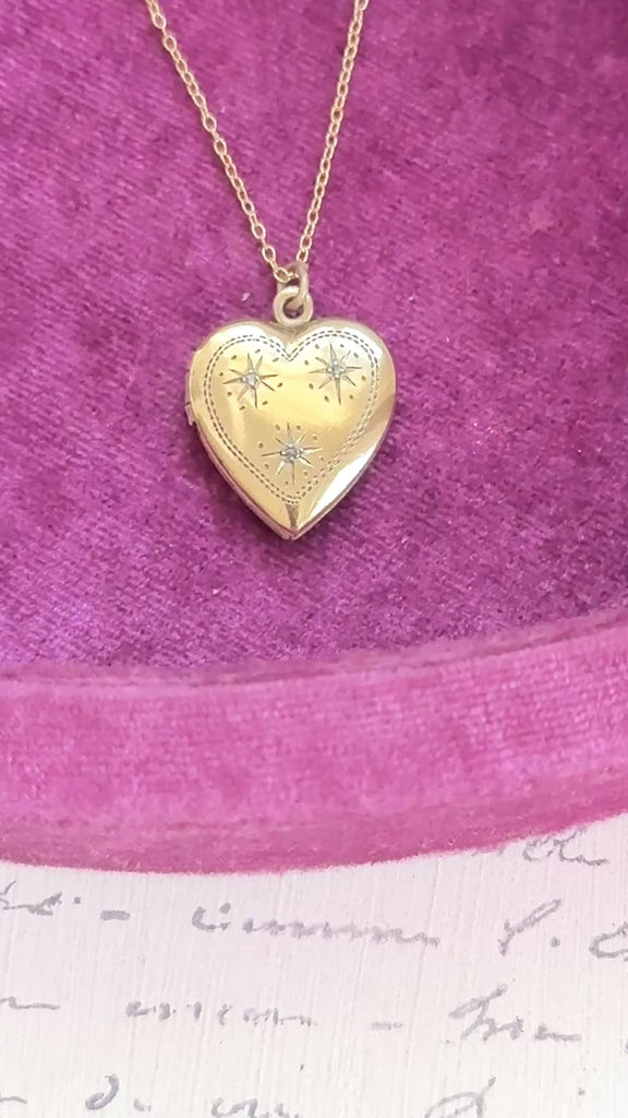 Video fo Gold Heart Locket