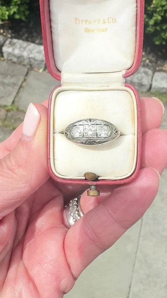 Video of gold diamond ring