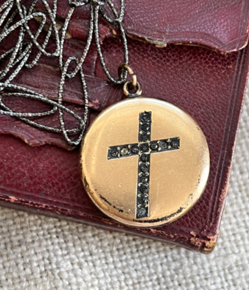 Past cross locket, vintage necklace gold-filled by hipV Modern Vintage Jewelry.