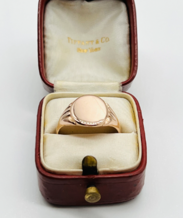 Victorian rose gold oval signet ring modern vintage jewelry. 