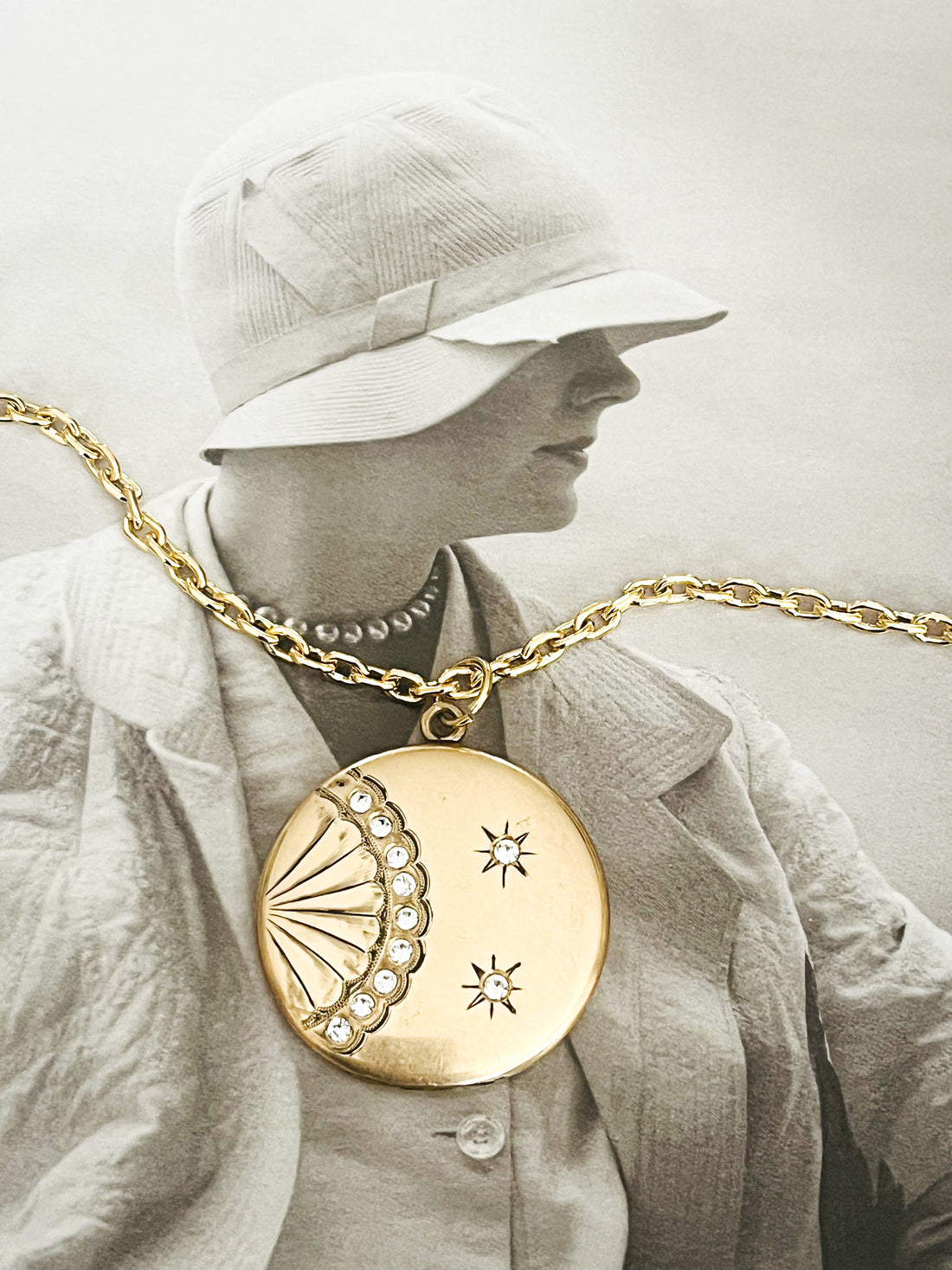 Vintage Circular 14k Gold Locket Necklace